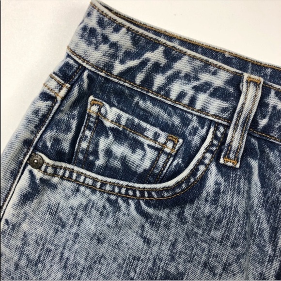 EUC WILDFOX💙Cut-off Acid Wash Denim Shorts - Picture 7 of 8